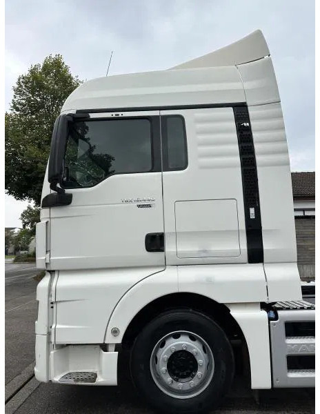 MAN TGX 18.440 XLX E6 Standard Intarder - Nyergesvontató: 3 kép. MAN TGX 18.440 XLX E6 Standard Intarder - Nyergesvontató: 3 kép.
