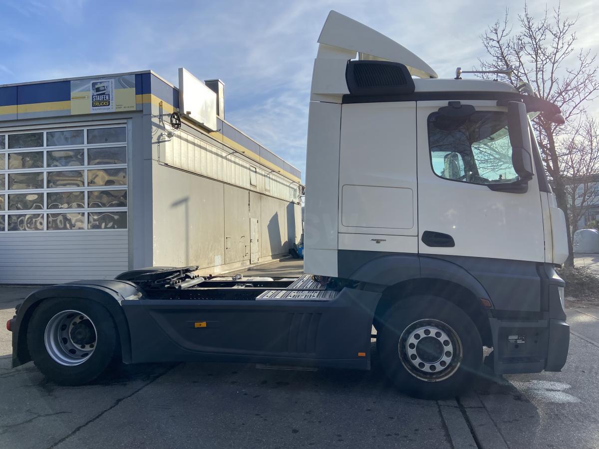 Mercedes Actros 1840 LS Standard Euro 6 - Nyergesvontató: 2 kép. Mercedes Actros 1840 LS Standard Euro 6 - Nyergesvontató: 2 kép.