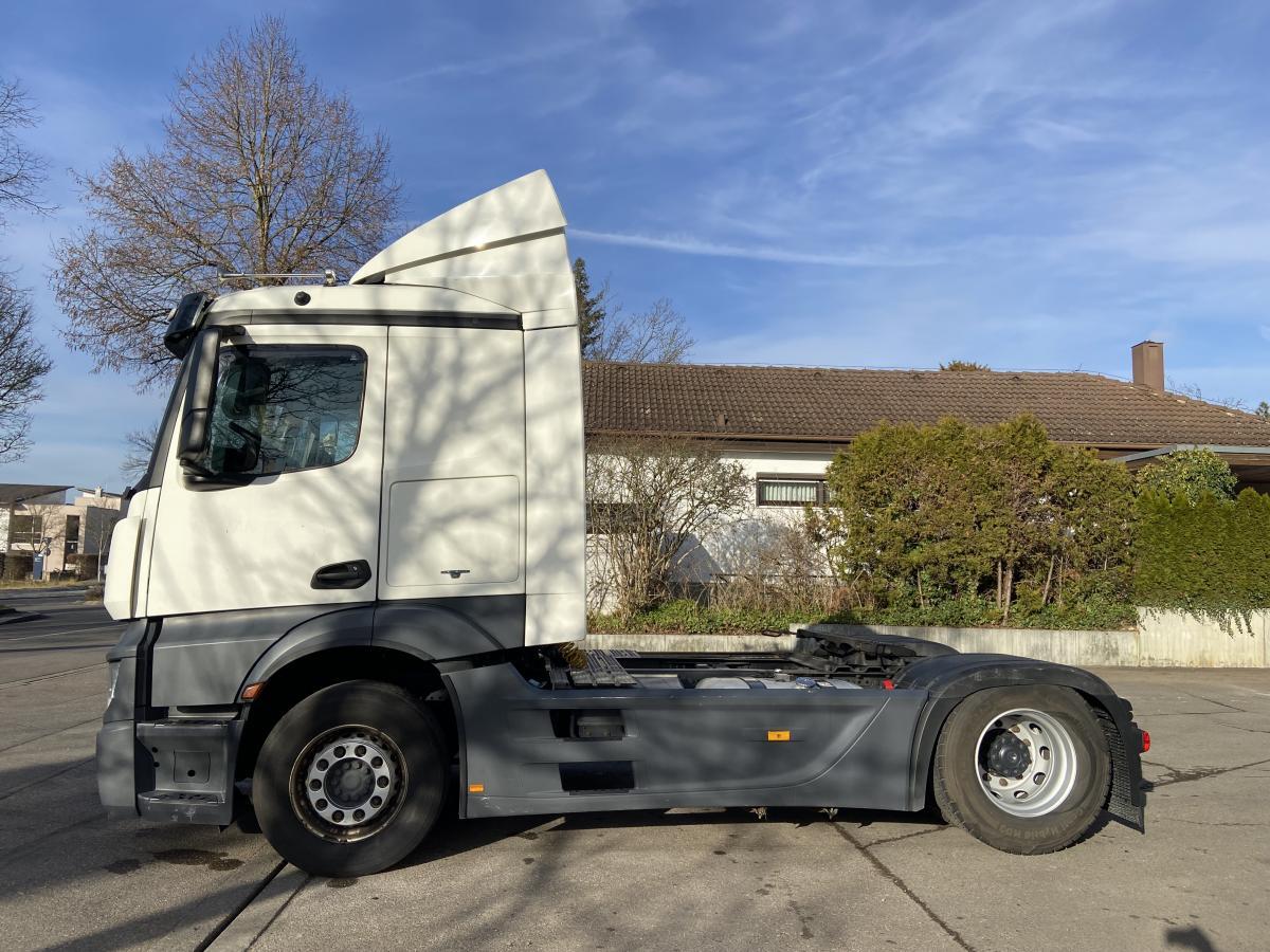 Mercedes Actros 1840 LS Standard Euro 6 - Nyergesvontató: 1 kép. Mercedes Actros 1840 LS Standard Euro 6 - Nyergesvontató: 1 kép.