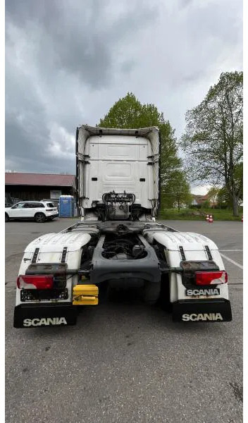Scania R520 V8 Topline Standard Intarder E6 - Nyergesvontató: 4 kép. Scania R520 V8 Topline Standard Intarder E6 - Nyergesvontató: 4 kép.