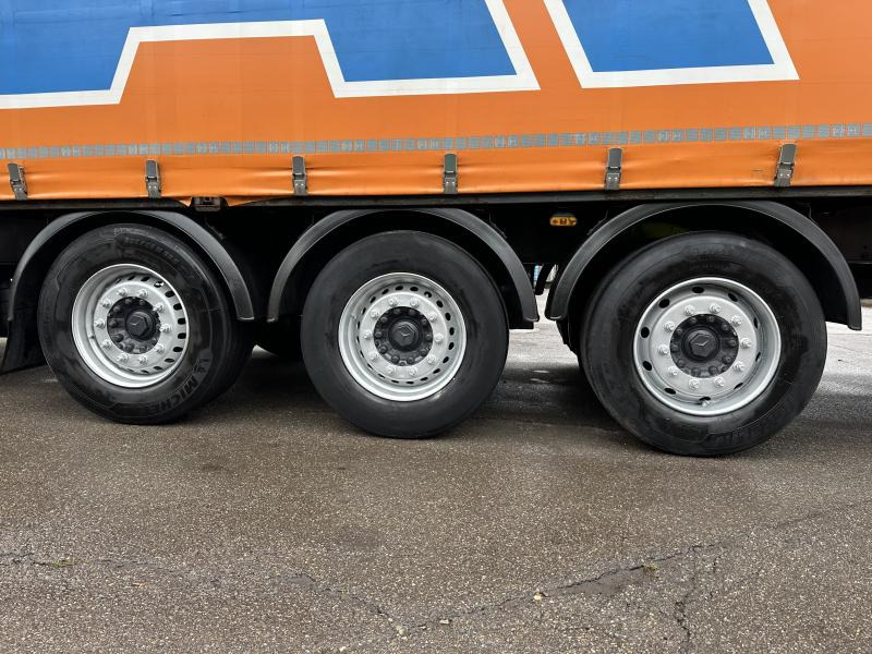 Schwarzmüller 3-Achs Tautliner 3-Achs Tautliner Schiebeplane Edscha Liftachse - Ponyvás félpótkocsi: 4 kép. Schwarzmüller 3-Achs Tautliner 3-Achs Tautliner Schiebeplane Edscha Liftachse - Ponyvás félpótkocsi: 4 kép.