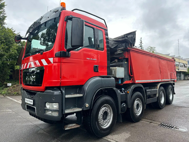 MAN TGS 35.440 8x4*blatt* FLIEGL*Asphaltschieber*Schubboden - Teherautó: 1 kép. MAN TGS 35.440 8x4*blatt* FLIEGL*Asphaltschieber*Schubboden - Teherautó: 1 kép.