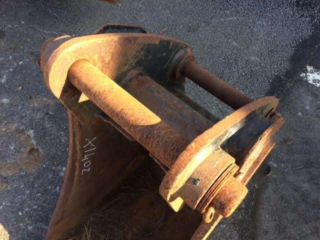 CATERPILLAR 415mm - Type Tractopelle - Kotró kanál: 4 kép. CATERPILLAR 415mm - Type Tractopelle - Kotró kanál: 4 kép.