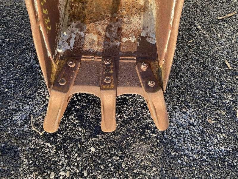 CATERPILLAR 420mm - Kotró kanál - Építőipari gépek: 2 kép. CATERPILLAR 420mm - Kotró kanál - Építőipari gépek: 2 kép.