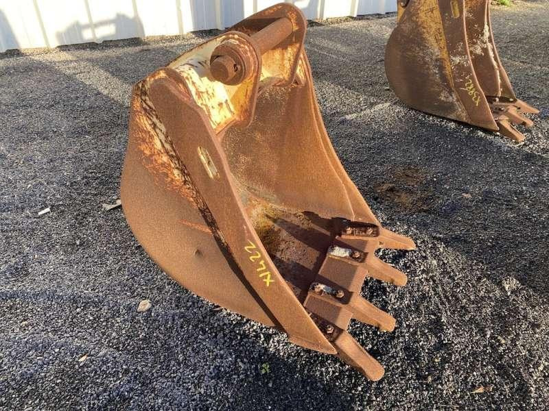 CATERPILLAR 570mm - type tractopelle - Kotró kanál: 4 kép. CATERPILLAR 570mm - type tractopelle - Kotró kanál: 4 kép.