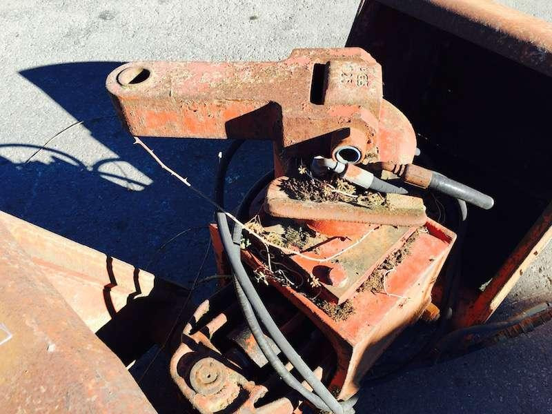 Camion avec rotator - coquilles 500mm reprise - ouverture 1500mm - Polip kanál: 2 kép. Camion avec rotator - coquilles 500mm reprise - ouverture 1500mm - Polip kanál: 2 kép.