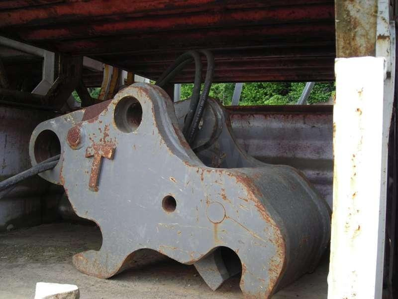 LIEBHERR HYDRO CW32 - Gyorscsatlakozó - Építőipari gépek: 1 kép. LIEBHERR HYDRO CW32 - Gyorscsatlakozó - Építőipari gépek: 1 kép.