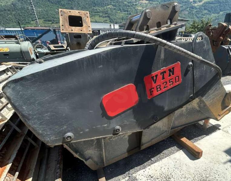 VTN Godet Concasseur VTN FB 250 - Kanál: 3 kép. VTN Godet Concasseur VTN FB 250 - Kanál: 3 kép.