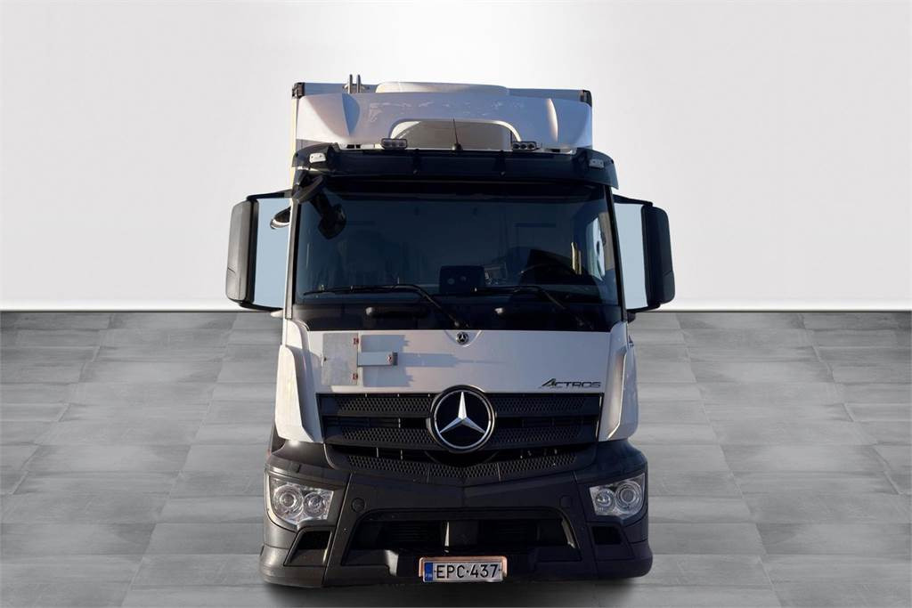 Mercedes-Benz ACTROS 1827 5 KSA - Dobozos felépítményű teherautó: 2 kép. Mercedes-Benz ACTROS 1827 5 KSA - Dobozos felépítményű teherautó: 2 kép.