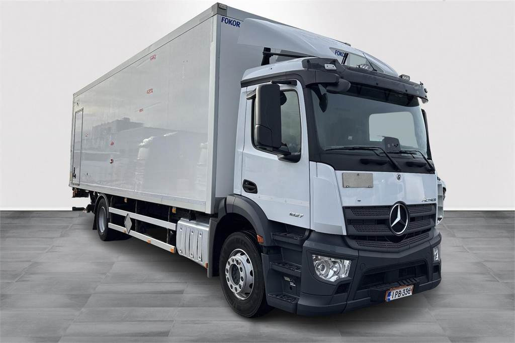 Mercedes-Benz ACTROS 1827 5 KSA-kori +PL - Dobozos felépítményű teherautó: 3 kép. Mercedes-Benz ACTROS 1827 5 KSA-kori +PL - Dobozos felépítményű teherautó: 3 kép.
