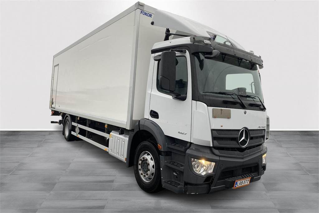 Mercedes-Benz ACTROS 5 SM 1827 L KSA - Dobozos felépítményű teherautó: 3 kép. Mercedes-Benz ACTROS 5 SM 1827 L KSA - Dobozos felépítményű teherautó: 3 kép.