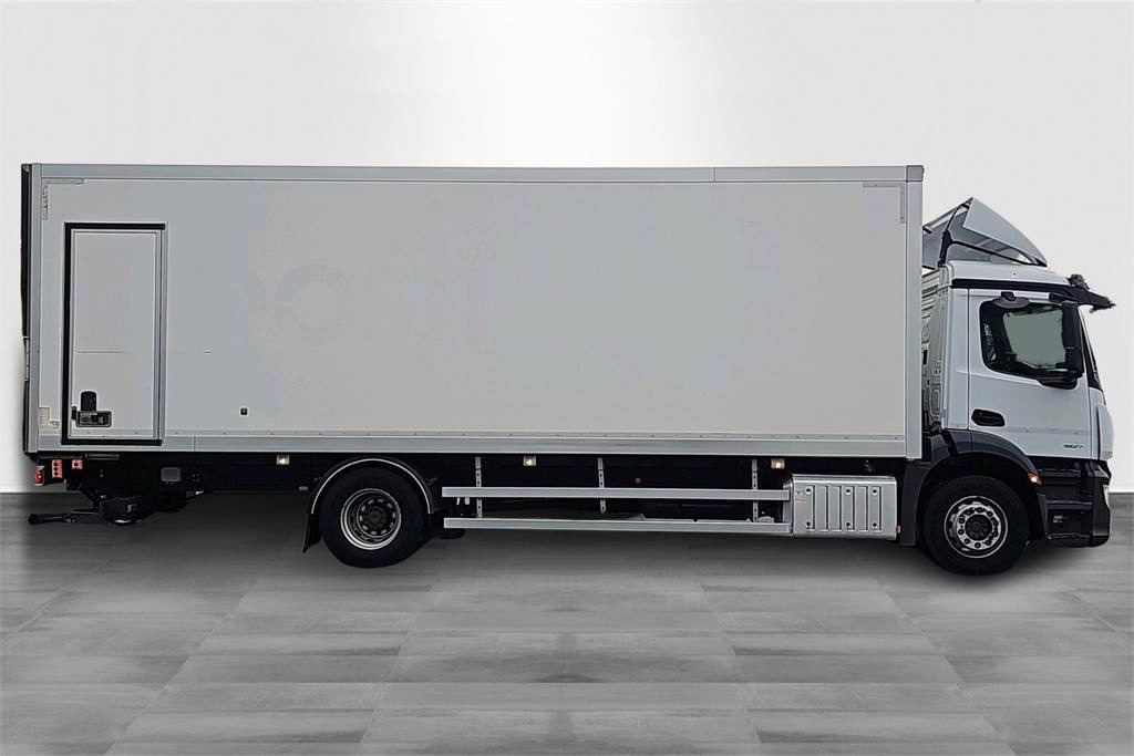 Mercedes-Benz ACTROS 5 SM 1827 L KSA - Dobozos felépítményű teherautó: 4 kép. Mercedes-Benz ACTROS 5 SM 1827 L KSA - Dobozos felépítményű teherautó: 4 kép.