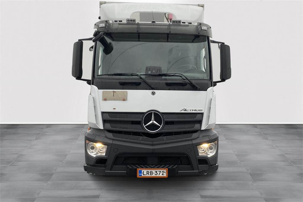 Mercedes-Benz ACTROS 5 SM 1827 L KSA - Dobozos felépítményű teherautó: 2 kép. Mercedes-Benz ACTROS 5 SM 1827 L KSA - Dobozos felépítményű teherautó: 2 kép.
