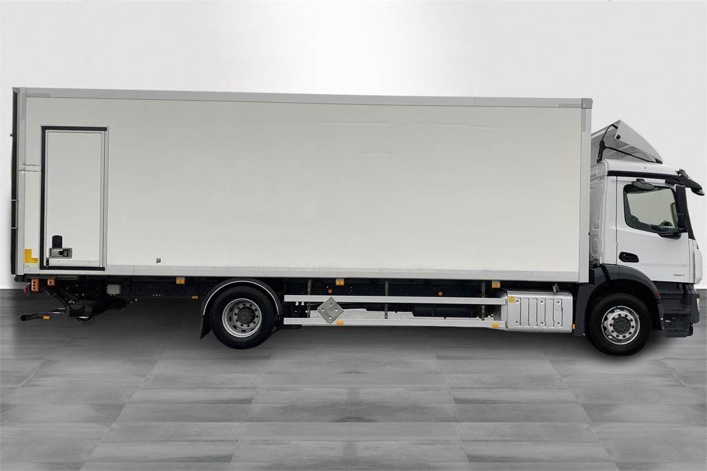 Mercedes-Benz ACTROS 5 SM 1827 L KSA - Dobozos felépítményű teherautó: 4 kép. Mercedes-Benz ACTROS 5 SM 1827 L KSA - Dobozos felépítményű teherautó: 4 kép.