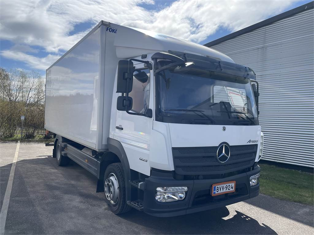 Mercedes-Benz ATEGO 1223L - Dobozos felépítményű teherautó: 1 kép. Mercedes-Benz ATEGO 1223L - Dobozos felépítményű teherautó: 1 kép.