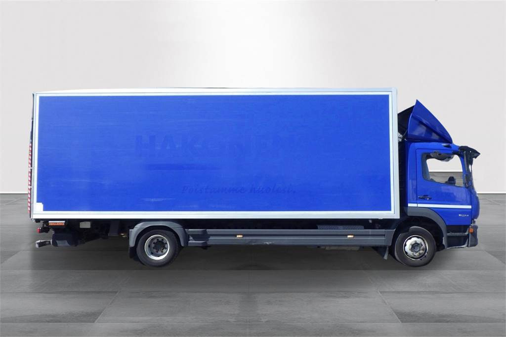 Mercedes-Benz ATEGO 1524 L - Dobozos felépítményű teherautó: 4 kép. Mercedes-Benz ATEGO 1524 L - Dobozos felépítményű teherautó: 4 kép.