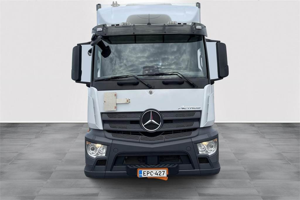 Mercedes-Benz Actros 1827 4x2 8,7m KSA+PL - Hőszigetelt teherautó: 2 kép. Mercedes-Benz Actros 1827 4x2 8,7m KSA+PL - Hőszigetelt teherautó: 2 kép.