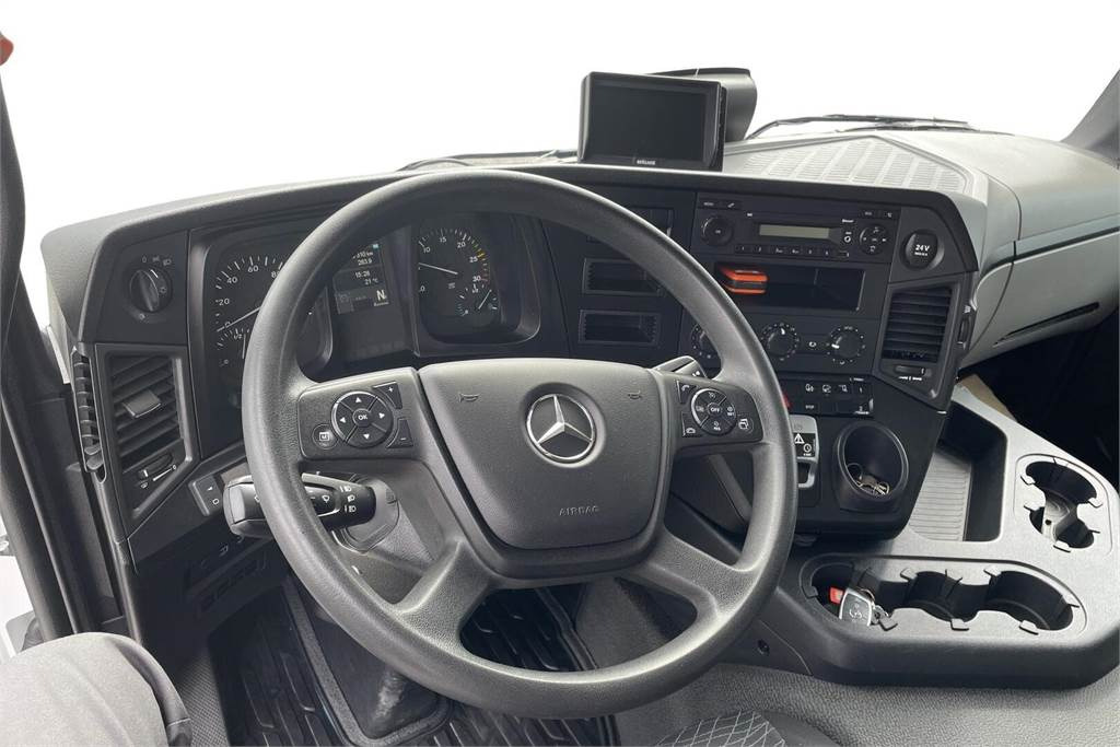 Interior photo 2: Hőszigetelt teherautó Mercedes-Benz Actros 1827 4x2 8,7m umpikori+PL nostin