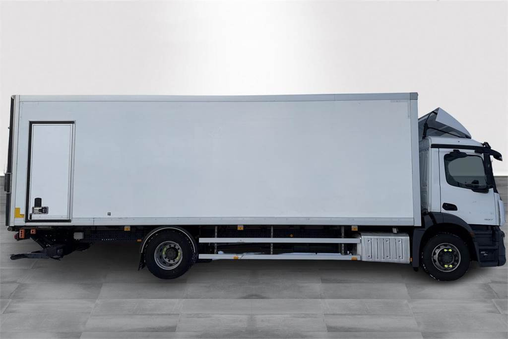 Mercedes-Benz Actros 1827L 8,7m Ksa Umpikori - Dobozos felépítményű teherautó: 4 kép. Mercedes-Benz Actros 1827L 8,7m Ksa Umpikori - Dobozos felépítményű teherautó: 4 kép.