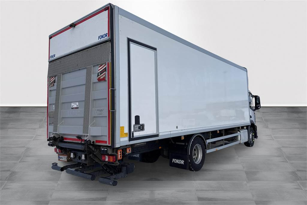 Mercedes-Benz Actros 1827L 8,7m Ksa Umpikori - Dobozos felépítményű teherautó: 5 kép. Mercedes-Benz Actros 1827L 8,7m Ksa Umpikori - Dobozos felépítményű teherautó: 5 kép.