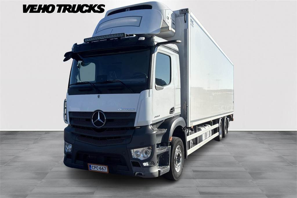 Mercedes-Benz Actros 2551 9.9m FRC 07/2027 - Hőszigetelt teherautó: 2 kép. Mercedes-Benz Actros 2551 9.9m FRC 07/2027 - Hőszigetelt teherautó: 2 kép.