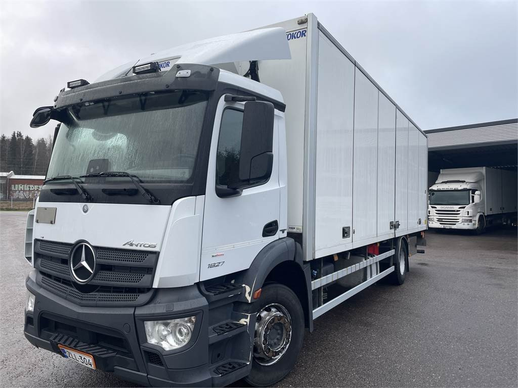 Mercedes-Benz Antos 1827 L/4x2 KSA-UMPIKORI+PL-NOSTIN - Dobozos felépítményű teherautó: 1 kép. Mercedes-Benz Antos 1827 L/4x2 KSA-UMPIKORI+PL-NOSTIN - Dobozos felépítményű teherautó: 1 kép.