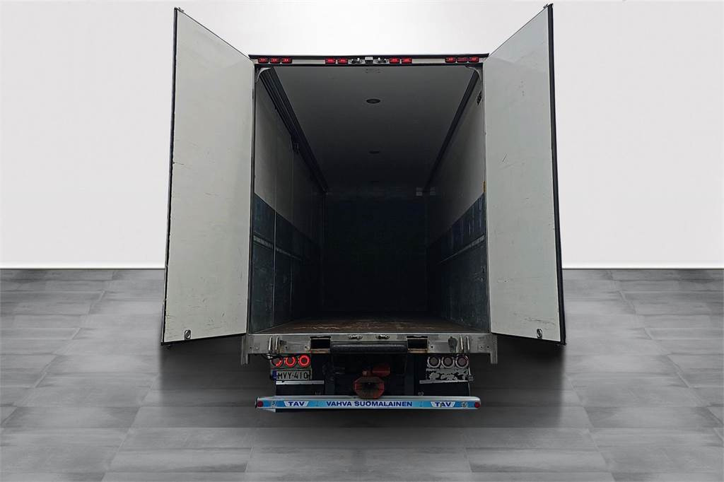 Dobozos felépítményű teherautó Scania R580: 10 kép.