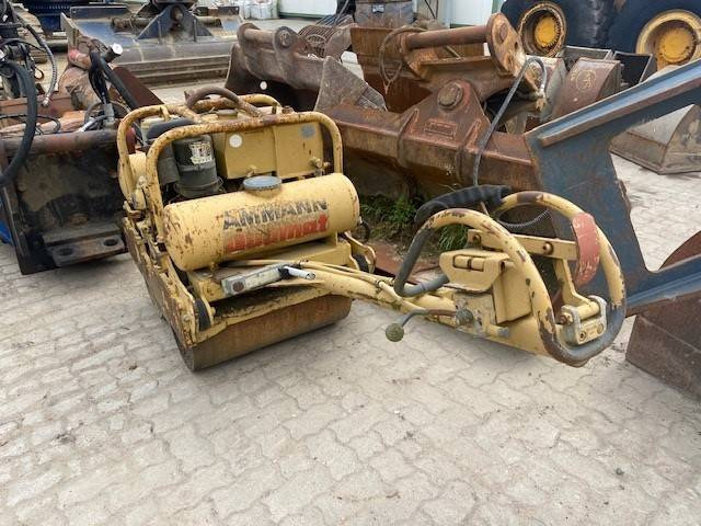 Ammann DR 70 (12005454) - Henger: 1 kép. Ammann DR 70 (12005454) - Henger: 1 kép.