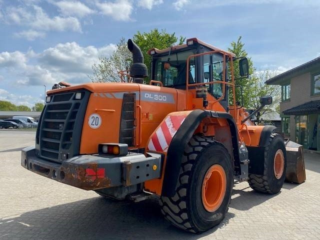 Doosan DL 300-3 (12005349) - Gumikerekes homlokrakodó: 5 kép. Doosan DL 300-3 (12005349) - Gumikerekes homlokrakodó: 5 kép.