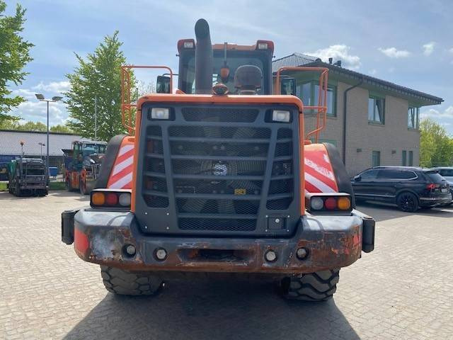 Doosan DL 300-3 (12005349) - Gumikerekes homlokrakodó: 4 kép. Doosan DL 300-3 (12005349) - Gumikerekes homlokrakodó: 4 kép.