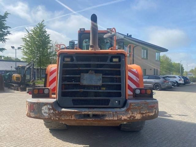 Doosan DL 420 (12005350) - Gumikerekes homlokrakodó: 4 kép. Doosan DL 420 (12005350) - Gumikerekes homlokrakodó: 4 kép.
