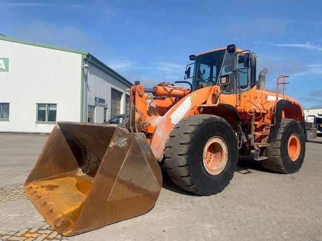 Doosan DL 420 (12005350) - Gumikerekes homlokrakodó: 1 kép. Doosan DL 420 (12005350) - Gumikerekes homlokrakodó: 1 kép.