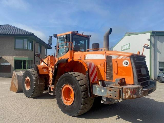 Doosan DL 420 (12005350) - Gumikerekes homlokrakodó: 3 kép. Doosan DL 420 (12005350) - Gumikerekes homlokrakodó: 3 kép.