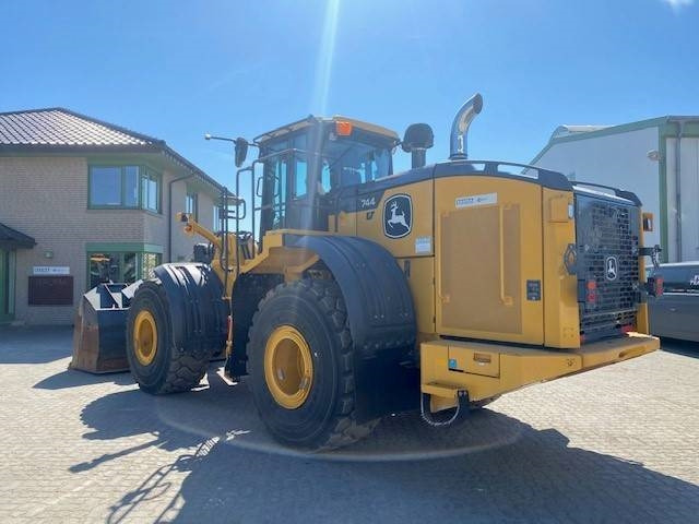 John Deere 744 P MIETE / RENTAL (12002124) - Gumikerekes homlokrakodó: 3 kép. John Deere 744 P MIETE / RENTAL (12002124) - Gumikerekes homlokrakodó: 3 kép.