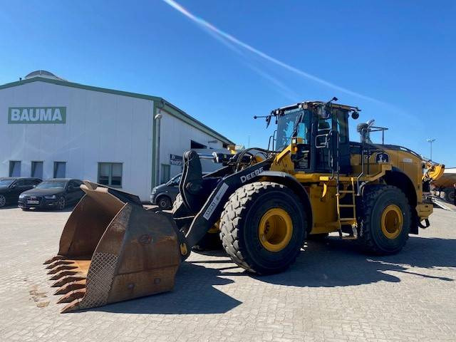John Deere 744 P MIETE / RENTAL (12002124) - Gumikerekes homlokrakodó: 1 kép. John Deere 744 P MIETE / RENTAL (12002124) - Gumikerekes homlokrakodó: 1 kép.