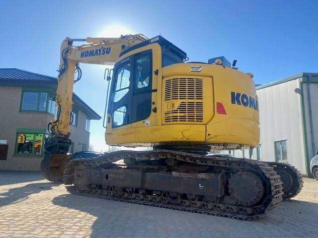 Komatsu PC 228 USLC-10 (12005338) - Lánctalpas kotró: 2 kép. Komatsu PC 228 USLC-10 (12005338) - Lánctalpas kotró: 2 kép.