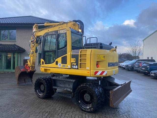 Komatsu PW 148-8 MIETE / RENTAL (12005295) - Gumikerekes kotró: 2 kép. Komatsu PW 148-8 MIETE / RENTAL (12005295) - Gumikerekes kotró: 2 kép.