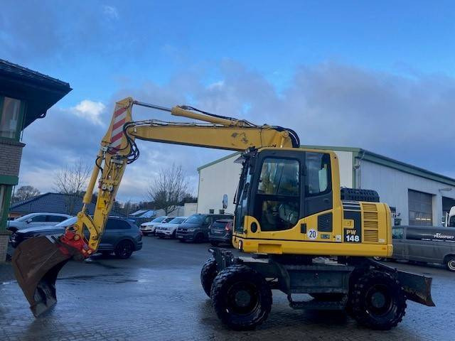 Komatsu PW 148-8 MIETE / RENTAL (12005295) - Gumikerekes kotró: 1 kép. Komatsu PW 148-8 MIETE / RENTAL (12005295) - Gumikerekes kotró: 1 kép.