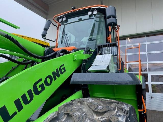 LIUGONG 856 HE vollelektrisch, MIETE / RENTAL 4.0 cbm - Gumikerekes homlokrakodó: 5 kép. LIUGONG 856 HE vollelektrisch, MIETE / RENTAL 4.0 cbm - Gumikerekes homlokrakodó: 5 kép.