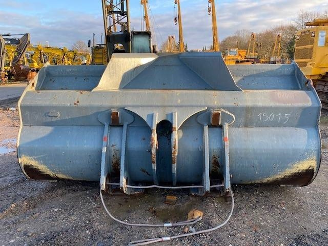 Liebherr (1884) L 586 Schaufel / bucket - Gumikerekes homlokrakodó: 2 kép. Liebherr (1884) L 586 Schaufel / bucket - Gumikerekes homlokrakodó: 2 kép.