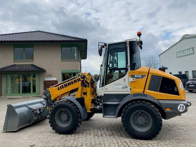 Liebherr L 509 Tele MIETE / RENTAL (12002134) - Teleszkópos homlokrakodó: 3 kép. Liebherr L 509 Tele MIETE / RENTAL (12002134) - Teleszkópos homlokrakodó: 3 kép.