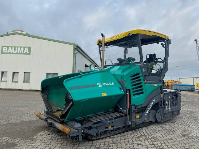 Vögele Super 1800-3i MIETE / RENTAL (12005221) - Útburkológép: 1 kép. Vögele Super 1800-3i MIETE / RENTAL (12005221) - Útburkológép: 1 kép.