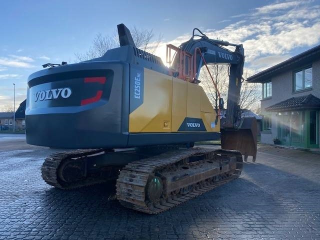 Volvo EC 250 E NL MIETE / RENTAL (12001056) - Lánctalpas kotró: 4 kép. Volvo EC 250 E NL MIETE / RENTAL (12001056) - Lánctalpas kotró: 4 kép.