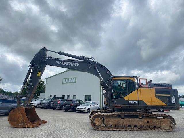 Volvo EC 380 E L MIETE / RENTAL (12005484) - Lánctalpas kotró: 2 kép. Volvo EC 380 E L MIETE / RENTAL (12005484) - Lánctalpas kotró: 2 kép.