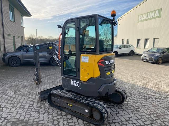 Volvo ECR 25 D MIETE / RENTAL (12001505) - Minikotró: 3 kép. Volvo ECR 25 D MIETE / RENTAL (12001505) - Minikotró: 3 kép.