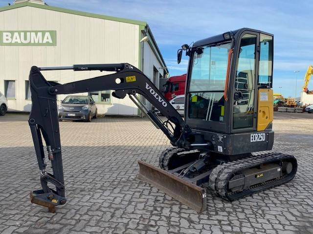 Volvo ECR 25 D MIETE / RENTAL (12001505) - Minikotró: 1 kép. Volvo ECR 25 D MIETE / RENTAL (12001505) - Minikotró: 1 kép.
