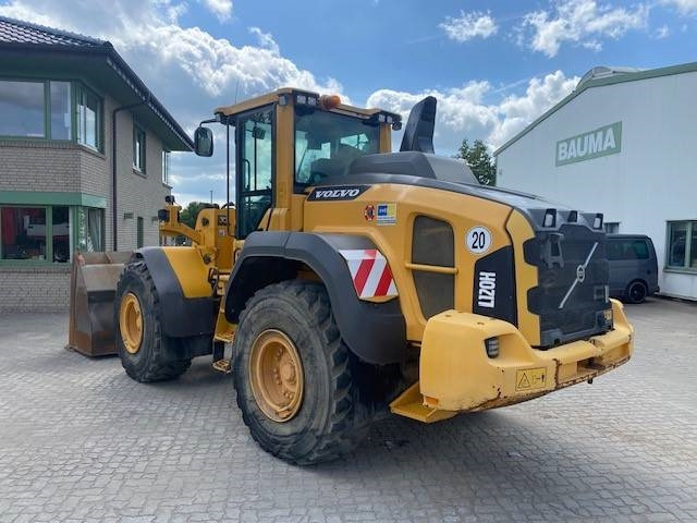 Volvo L 120 H (12005485) - Gumikerekes homlokrakodó: 3 kép. Volvo L 120 H (12005485) - Gumikerekes homlokrakodó: 3 kép.