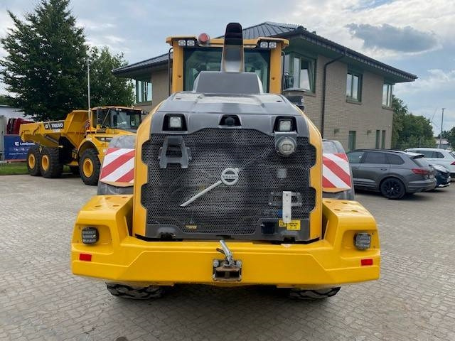 Volvo L 120 H AT-Motor (12005333) - Gumikerekes homlokrakodó: 4 kép. Volvo L 120 H AT-Motor (12005333) - Gumikerekes homlokrakodó: 4 kép.