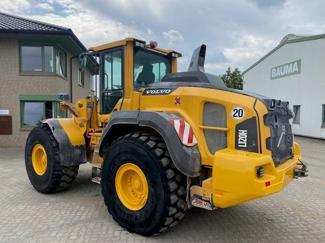 Volvo L 120 H AT-Motor (12005333) - Gumikerekes homlokrakodó: 3 kép. Volvo L 120 H AT-Motor (12005333) - Gumikerekes homlokrakodó: 3 kép.