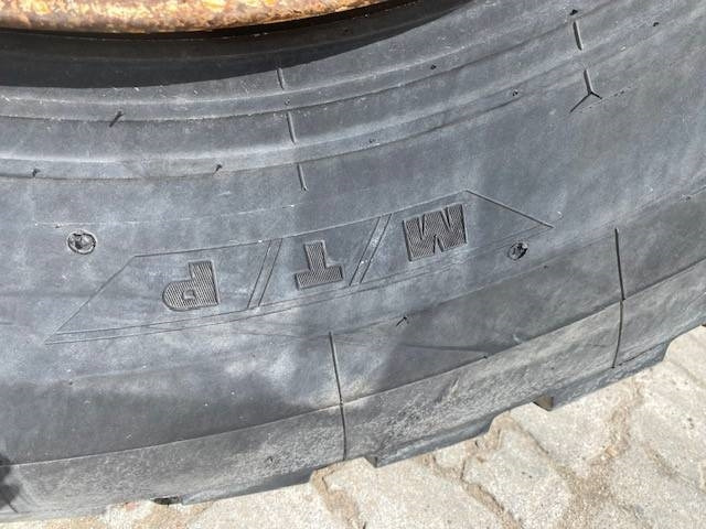 Gumikerekes homlokrakodó Volvo L 120 H MIETE / RENTAL (12001931): 18 kép. Gumikerekes homlokrakodó Volvo L 120 H MIETE / RENTAL (12001931): 18 kép.